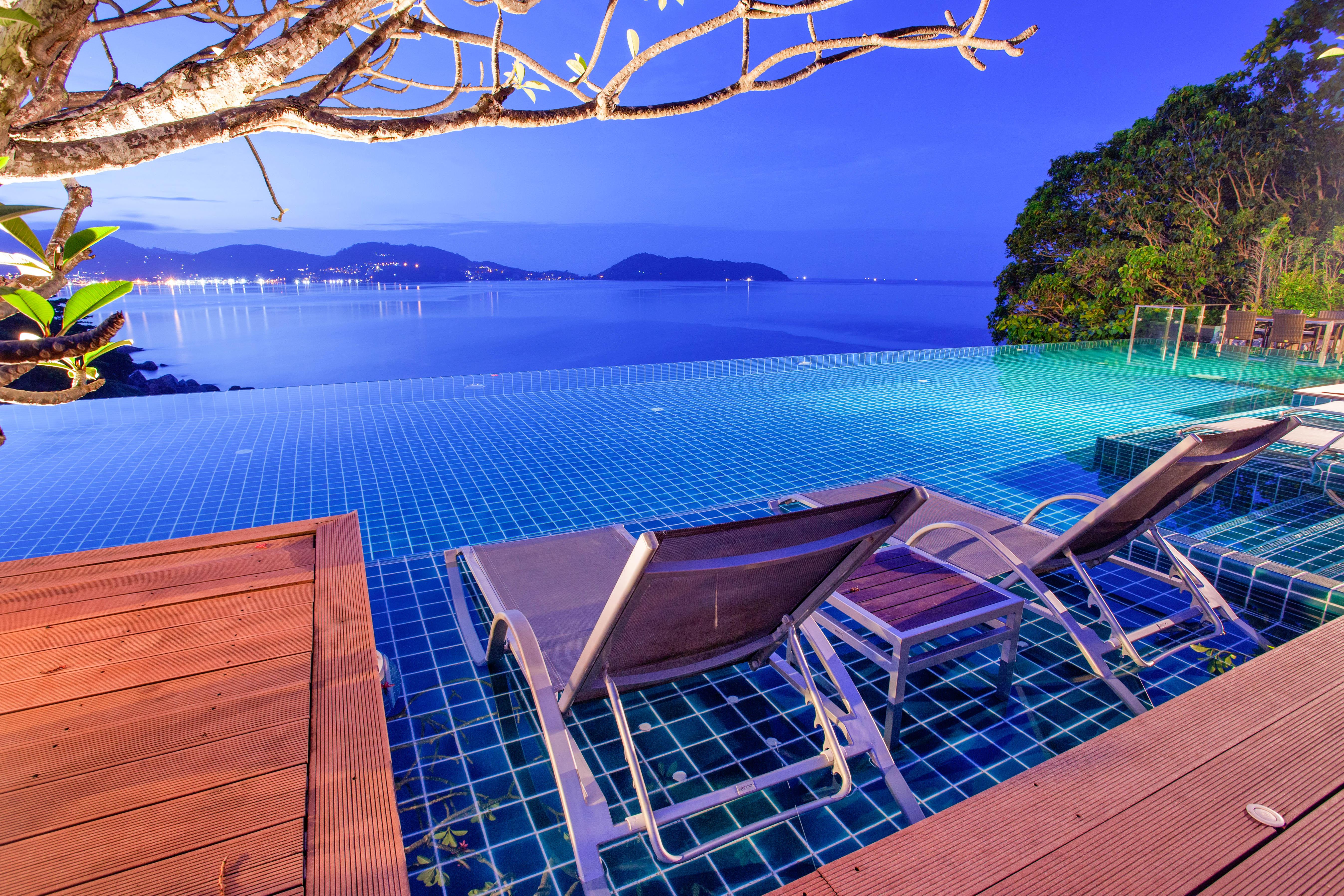 Zenmaya Oceanfront Phuket, Trademark Collection By Wyndham Patong Екстериор снимка Infinity pool at a resort in Phuket, Thailand