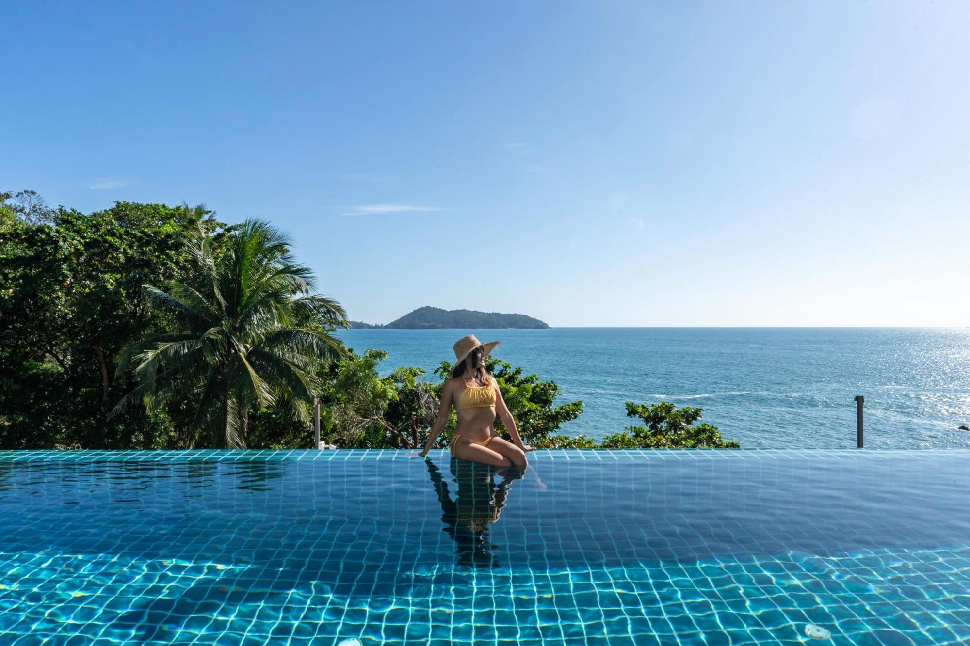 Zenmaya Oceanfront Phuket, Trademark Collection By Wyndham Patong Екстериор снимка Infinity pool at a resort in Thailand